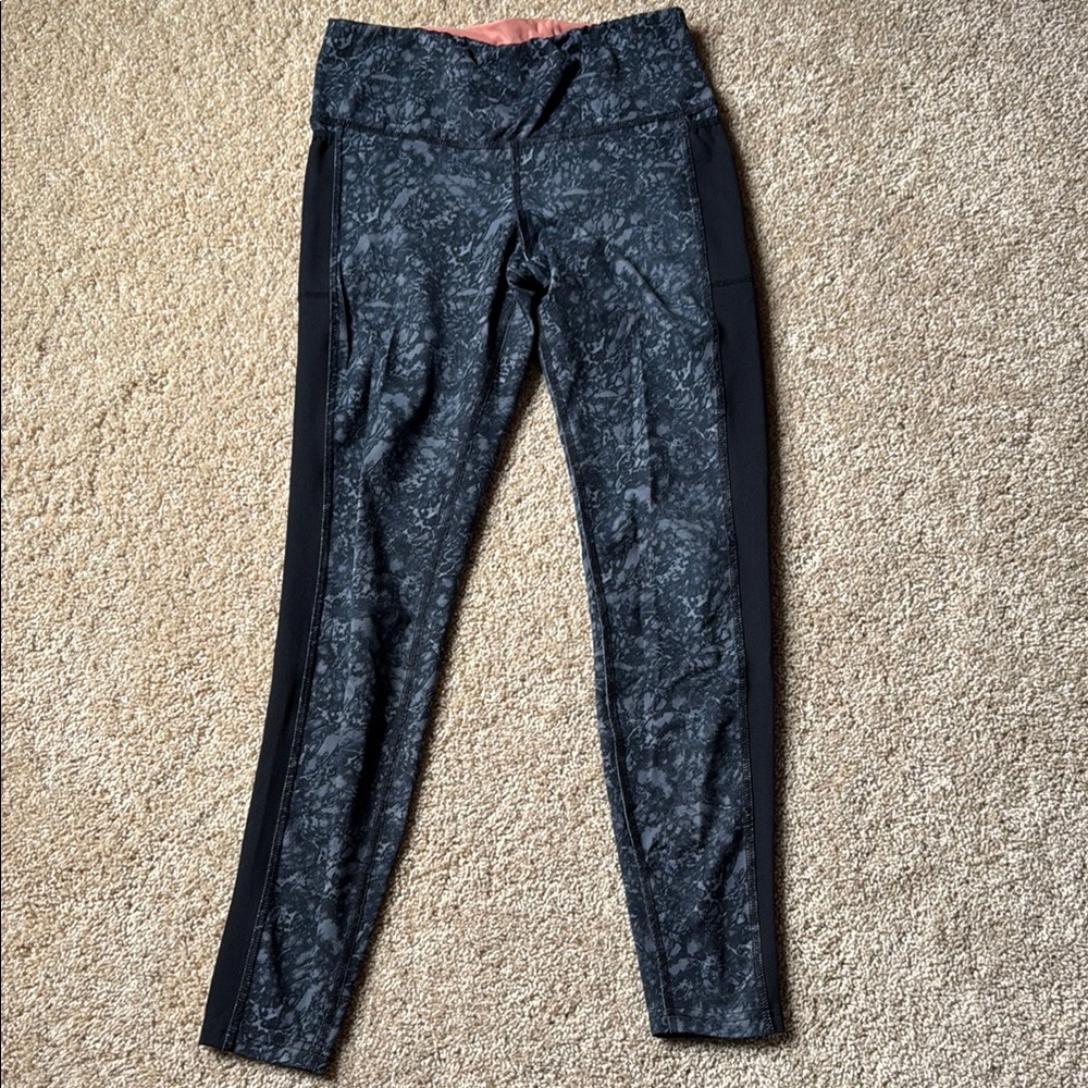 Brooks gray patterned leggings